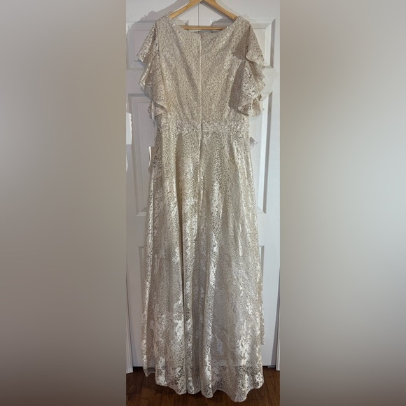 Graceful V-neck Evening Gown by Mac Duggal Style 20310 NWT in Ivory/Nude - Picture 7 of 7